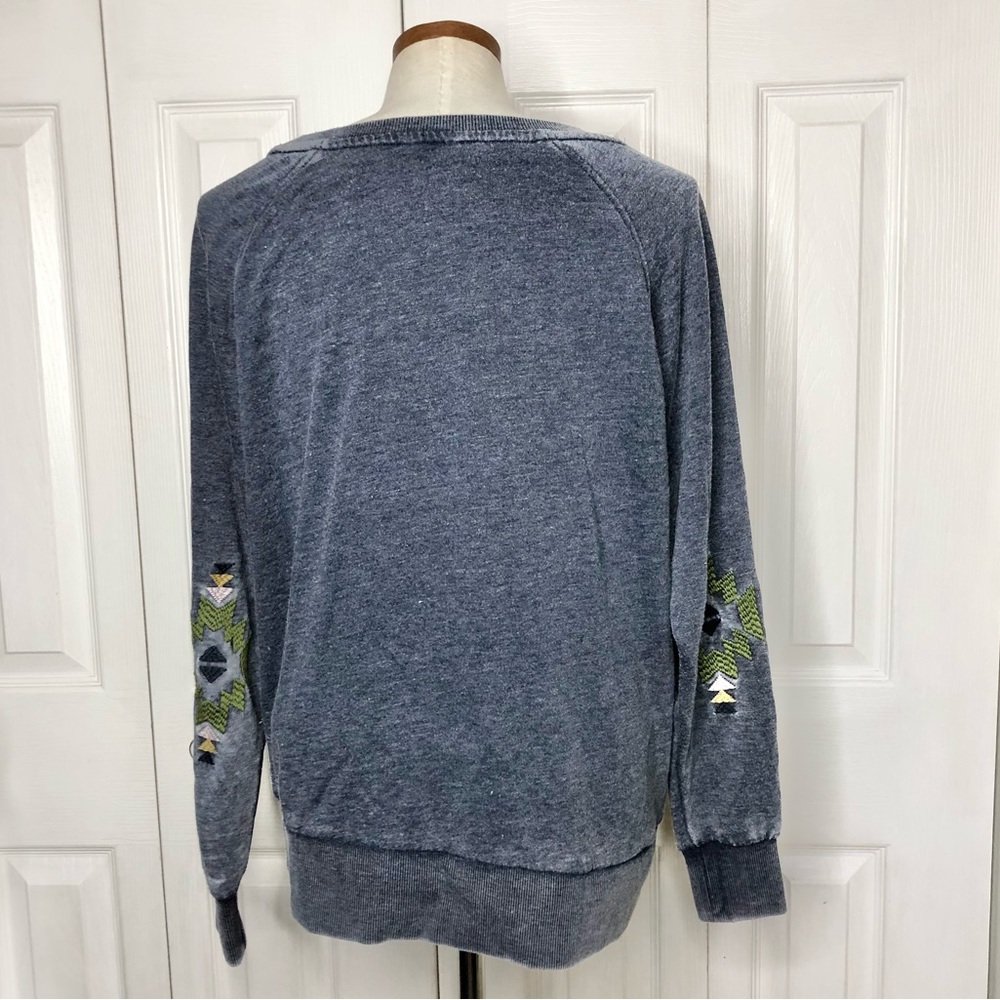 Ariat embroidered western-wear distressed sweatshirt, offset shoulders - Picture 4 of 7